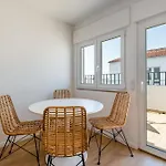 Apartment Modern 1bdr With Sea View In By Lovelystay