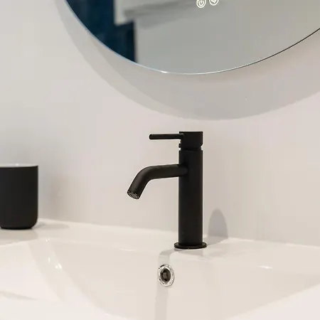 Modern 1bdr With Sea View In By Lovelystay